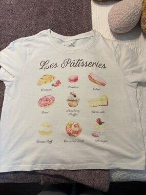 White 'Les Pâtisseries' Graphic Crop Top - Women's Casual Tee